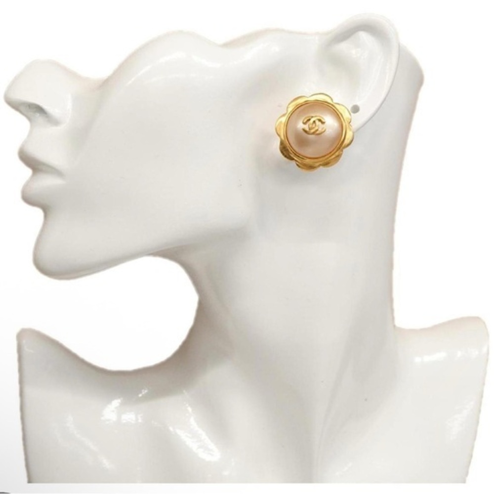 Vintage Chanel Clip On Earrings